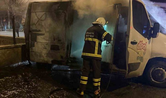 Kütahya'da park halindeki minibüs yandı. Alınan bilgiye göre, Cumhuriye...