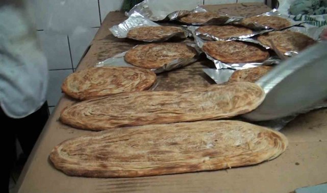 Kütahya'da Ramazan ayının vazgeçilmez lezzeti olan tahinli pide iftar ve sahurda