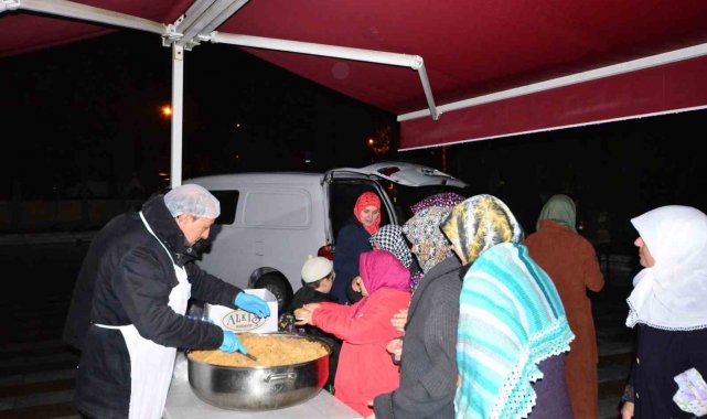 Kütahya'nın Gediz ilçesinde depremin yıl dönümünde Mevlid-i Şerif okutu...