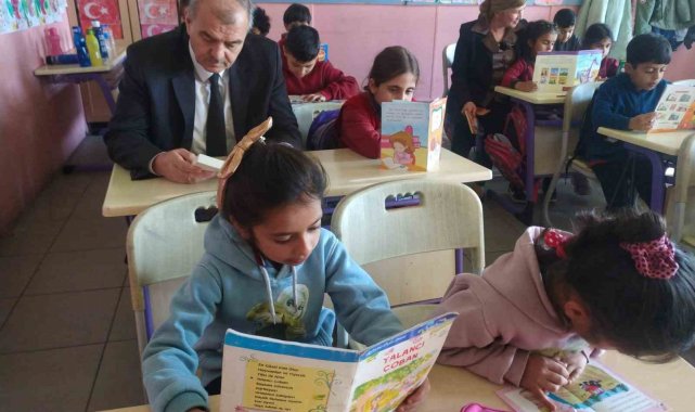 Kütüphane Haftası dolayısıyla gerçekleştirilen farkındalık etkinliğinde Ayd...