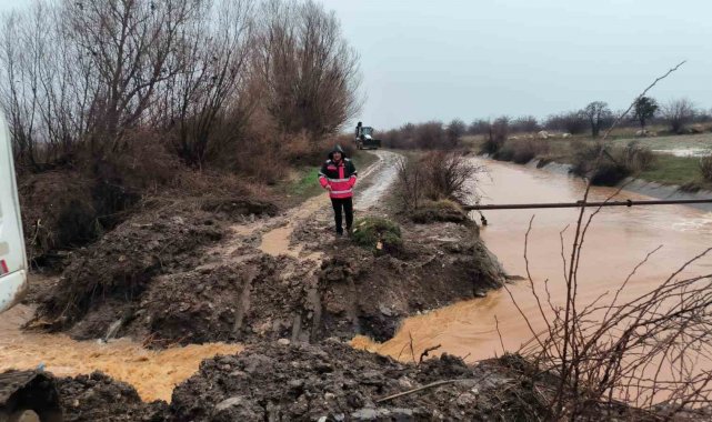Malatya'nın Doğanşehir ilçesinde etkili olan sağanak yağış nedeniyle su...