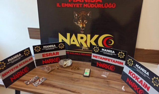 Manisa'nın Yunusemre ilçesinde emniyet güçleri tarafından durdurulan bi...