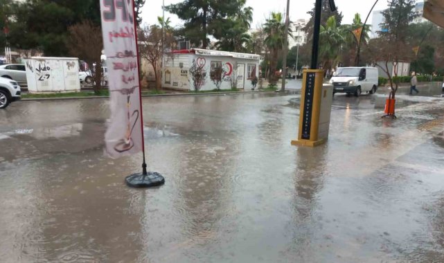 Mardin ve ilçeleri için yapılan sağanak uyarısının ardından yağmur, Kızılte...