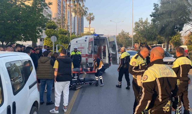 Mersin'de yaya geçidi dışında yolun karşısına geçmeye çalışırken otomobilin