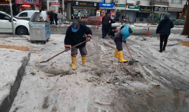 Mersin'de yer ey etkili olan sağanak ve dolu yağışından kaynaklı olarak...