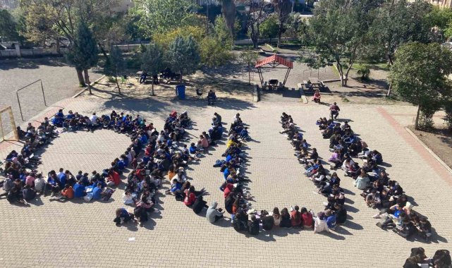 Muğla'nın Köyceğiz ilçesinde kütüphaneler haftası nedeniyle farklı etki...