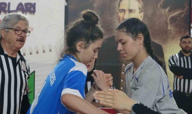 Okul sporları bilek güreşi genç B erkekler ve kızlar grup müsabakaları 350 ...