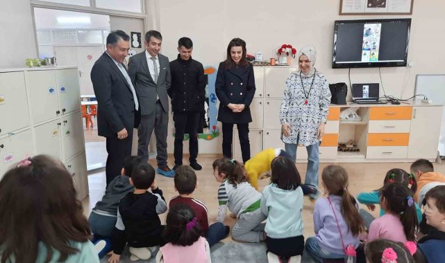 Okul ziyaretleri çerçevesinde 75. Yıl Anaokulu ve KYK yurtlarında açılan an...