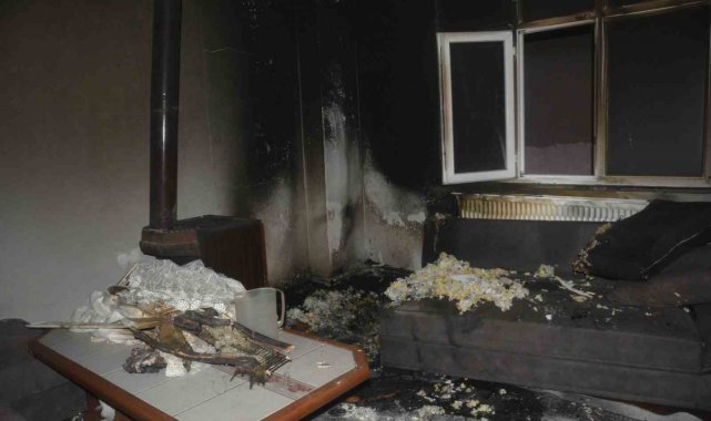 Ordu'nun Ünye ilçesinde bir evde sobadan kaynaklı çıkan yangın itfaiye ...