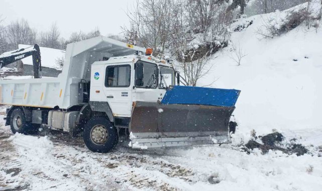 Sakarya Büyükşehir Belediyesi, kar yağışının etkisini artırdığı yüksek kesi...