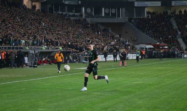 Sakaryaspor'un başarılı orta saha oyuncusu Odise Roshi, Arnavutluk A Mi...