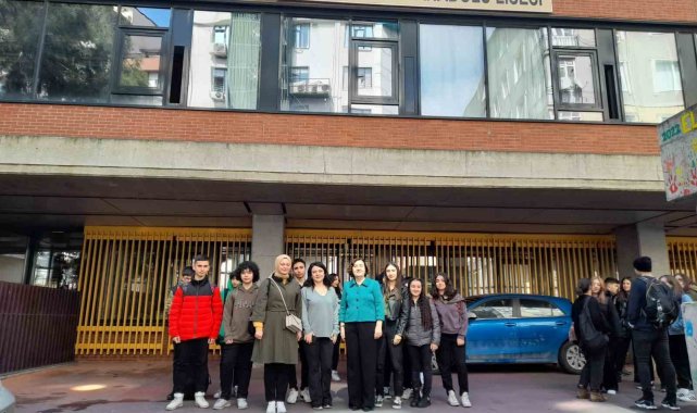 Sosyal sorumluluk projesi dahilinde İngilizce konuşma pratiğini artırmak is...