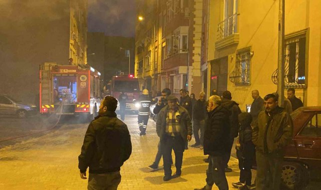 Tekirdağ Çorlu'da madde bağımlılarının mesken tuttuğu tarihi metruk ev alev