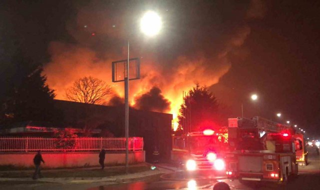 Tekirdağ'ın Çerkezköy ilçesinde meydana gelen büyük çaplı fabrika yangın