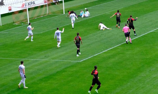 TFF 2. Lig Beyaz grupta Düzcesporu kendi evinde ağırlayan 24Erzincanspor, 1...