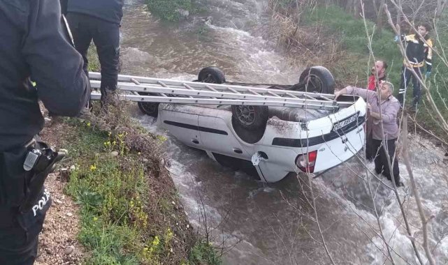 Tokat'ın Niksar ilçesinde dereye uçan otomobilin sürücüsü hayatını kayb...