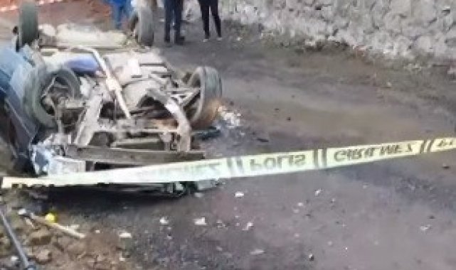 Trabzon'un Akçaabat ilçesinde yoldan yaklaşık 25 metre aşağıya düşen ot...