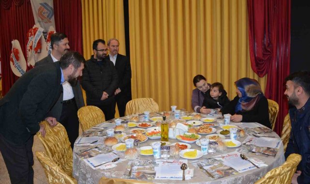 Türkiye'yi derinden etkileyen asrın felaketi deprem sonrası evlerini ka...