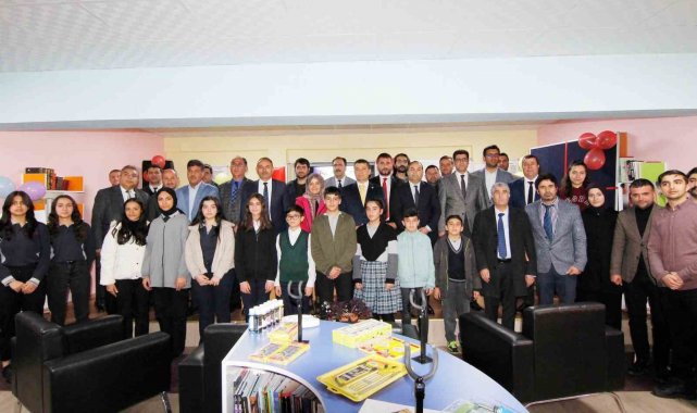 VAN (İHA) – Van'ın Erciş ilçesindeki okullara 'Kültür Sanat Van'...