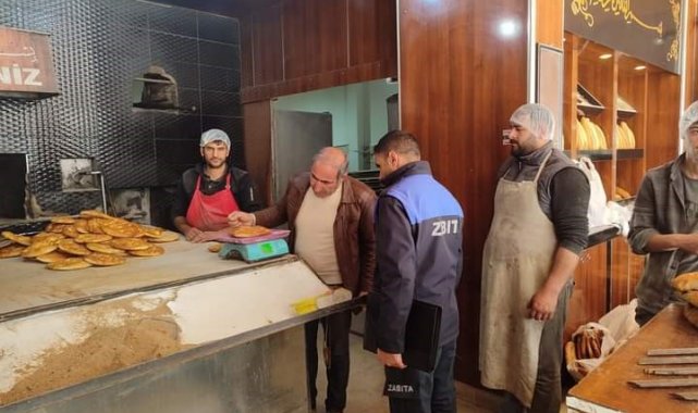 Van'ın Özalp Belediyesi ekipleri ilçede bulunan fırın ve unlu mamul sat...