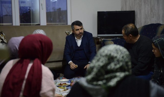 Yıldırım Belediye Başkanı Oktay Yılmaz, eşi Esin Yılmaz ile birlikte Kahram...