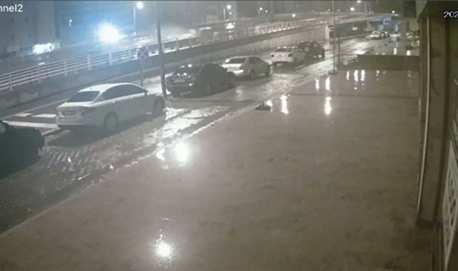 Zonguldak'ın Ereğli ilçesinde meydana gelen trafik kazasında araç hurda...