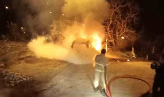 Zonguldak'ın Kozlu ilçesinde garaj ve araç çıkan yangında kullanılamaz ...