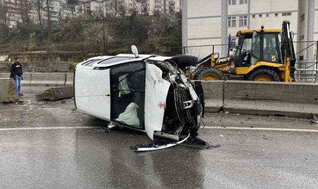Zonguldak'ta Karaelmas Köprülü Kavşak mevkiinde sürücüsünün kontrolünde...