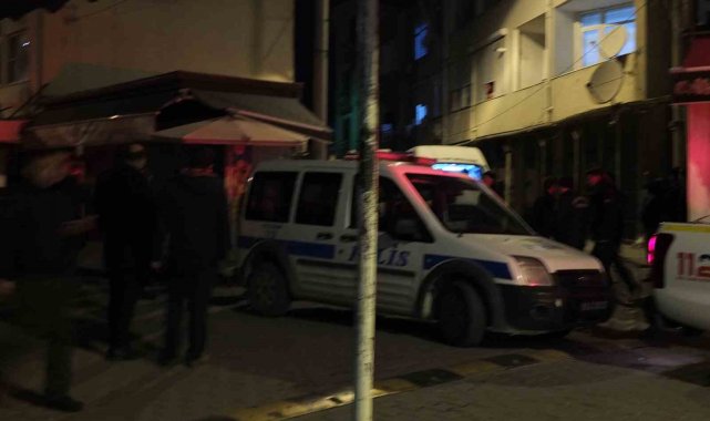 Balıkesir'in Burhaniye ilçesinde bir kişi, başından ve kasıklarından ta...