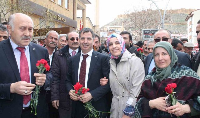 Bayburt AK Parti Milletvekili adayı Prof. Dr. Orhan Ateş, Cumhuriyet Caddes...