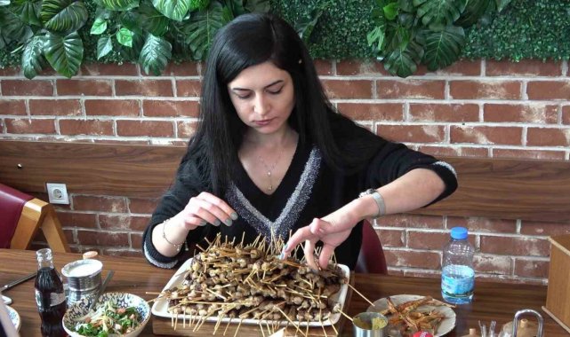 Denizli'de düzenlenen para ödüllü 'En çok çöp şiş yeme' yarışma...