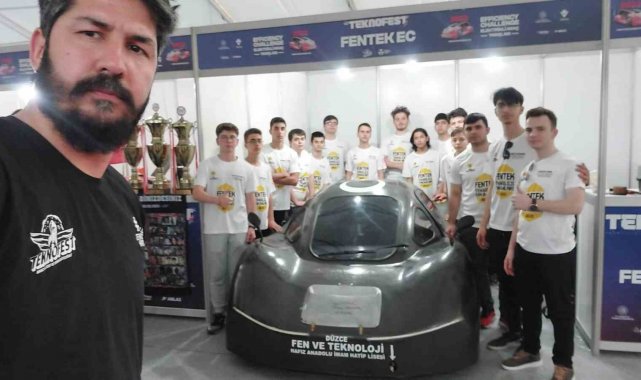 DÜZCE (İHA) – Düzce Fen ve Teknoloji Hafız Anadolu İmam Hatip Lisesi, 4 kat...