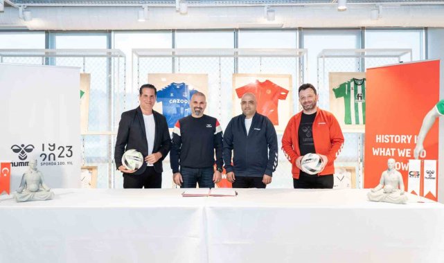 hummel, Türkiye'nin takım sporları giyim üreticisi ve dağıtıcısı CRS Sp...