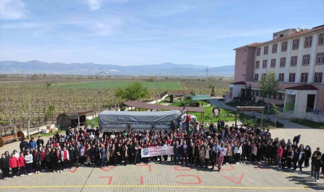 Sarıgöl Hayriye Ertürk Anadolu Lisesi öğretmen ve öğrencileri tarafından de...