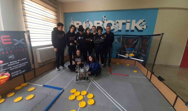 Tekirdağ'ın Süleymanpaşa ilçesinde bulunan Ebru Nayim Fen Lisesi roboti...