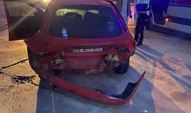 Afyonkarahisar'da iki otomobilin çarpışması sonucu meydana gelen trafik...