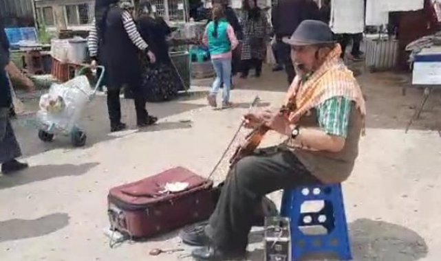 Afyonkarahisar'ın Dinar ilçesindeki yaşayan 66 yaşındaki adam geçimini ...