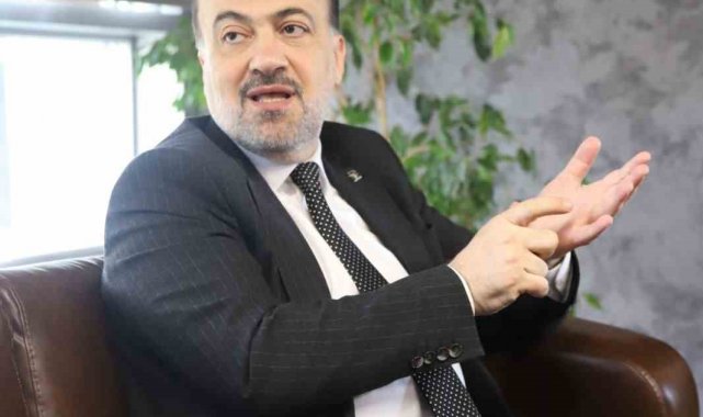 AK Parti Kocaeli İl Başkanı Şahin Talus, Hurşit Güneş'in katıldığı bir ...