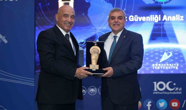 Akıllı Ulaşım Sistemleri Derneğinin (AUSDER) "Ulaşımda Aklın Yolu Ödül...