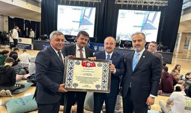 Altıntaş Belediye Başkanı Arif Teke, Sanayi ve Teknoloji Bakanı Mustafa Var...