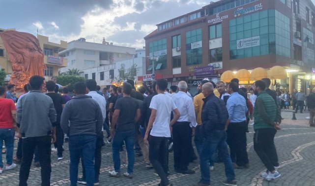 Antalya'nın Gazipaşa ilçesinde seçim kutlaması yapmak için Cumhuriyet M...