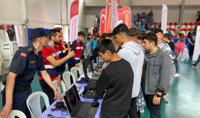 Aydın İl Jandarma Komutanlığı ekipleri Koçarlı'da gerçekleştirilen Robo...