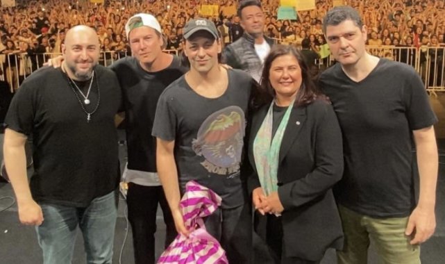 Aydın'ın Efeler ilçesindeki Duman konseri on binlerce genci coştururken...