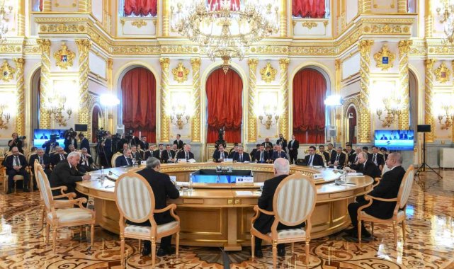 Azerbaycan Cumhurbaşkanı İlham Aliyev ile Ermenistan Başbakanı Nikol Paşiny...