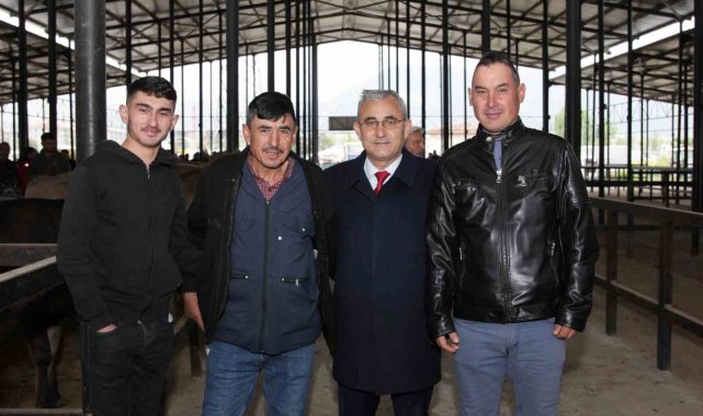 Belediye Başkanı Alim Işık, Kütahya Belediyesi Canlı Hayvan Pazaryeri'n...