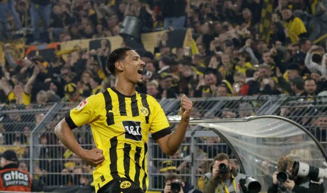 Borussia Dortmund'da sezon başında kanser teşhisi koyulan ve FIFA Dünya...