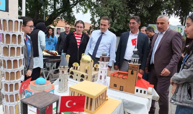 Burhaniye ilçesinde, Ören Meydan'ında düzenlenen ''Görsel Sanat...