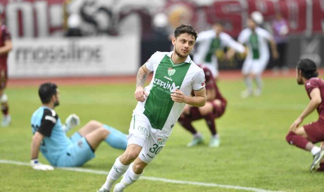 Bursaspor'un genç futbolcusu Çağatay Yılmaz, geçen sezonu değerlendirer...