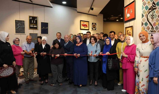 Darıca Belediyesi Engelsiz Yaşam Merkezi (DAREN) bünyesinde eğitim gören ku...