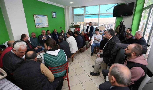 Denizciler Caddesi'nde faaliyet gösteren esnaf ile bir araya gelen Deri...